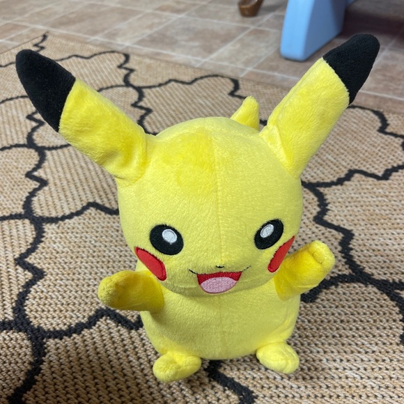 2017 TOMY 10” Pokemon My Friend Pikachu Plush Toy Light Up Talking Plush Moves! - Picture 9 of 10